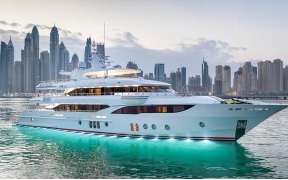 这是一座“漂浮的宫殿”啊！阿联酋47米超级游艇内部镶嵌多种宝石