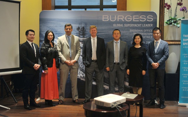 BURGESS正式宣布与国内一流的游艇度假公司iYAT签署独家战略合作协议